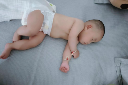 阿克苏几个月宝宝会抬头